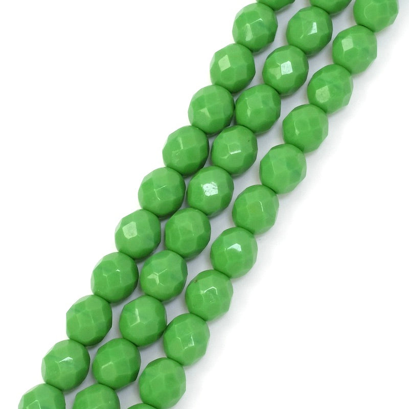 Fil de perles de Bohème rondes facettées vert opaque 8mm