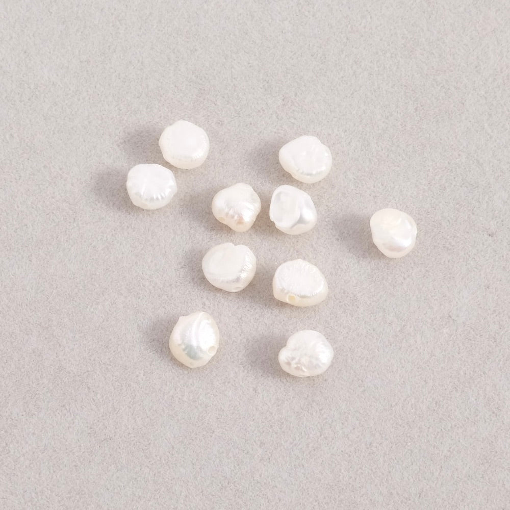10 petites perles 5mm irrégulières de Nacre naturelle