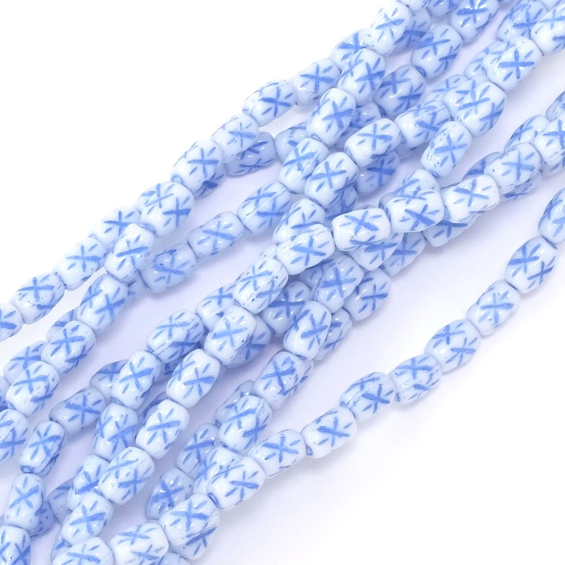 Fil de perles de Bohème Rectangle 6,2x3,7mm à motif blanc et bleu