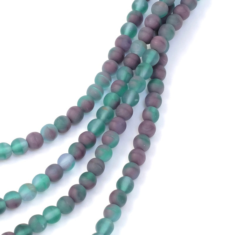 Fil de perles de Bohème rondes 4mm nuances de vert et violet mat