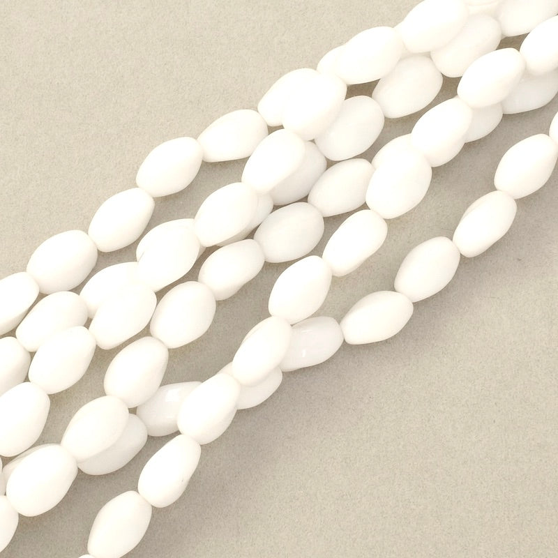 Fil de perles de Bohème ovales twistées 9x6mm blanc