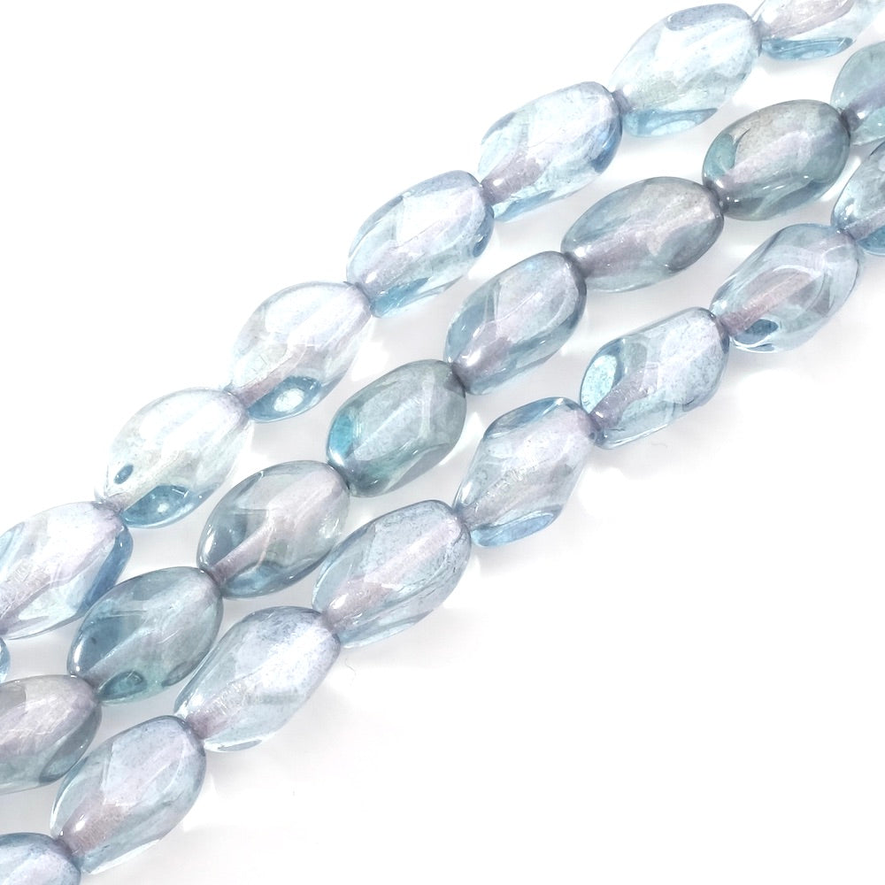 Fil de perles de Bohème ovales twistées 11x7mm bleu pastel métallique