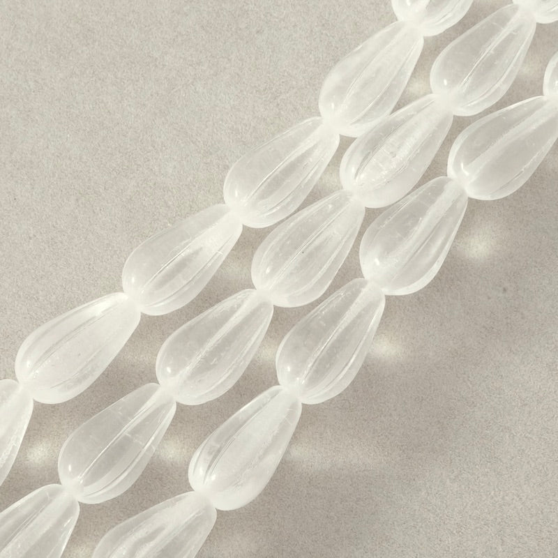 Fil de perles de Bohème gouttes striées 15x8mm blanc transparent