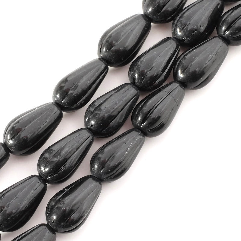 Fil de perles de Bohème gouttes striées 15x8mm noir