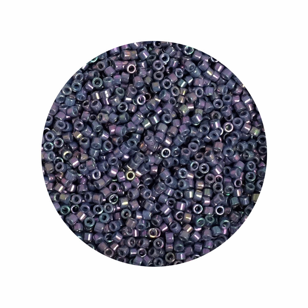 8 grammes de perles Miyuki Délica 11/0 Opaque Purple Grey Rainbow Luster DB0134