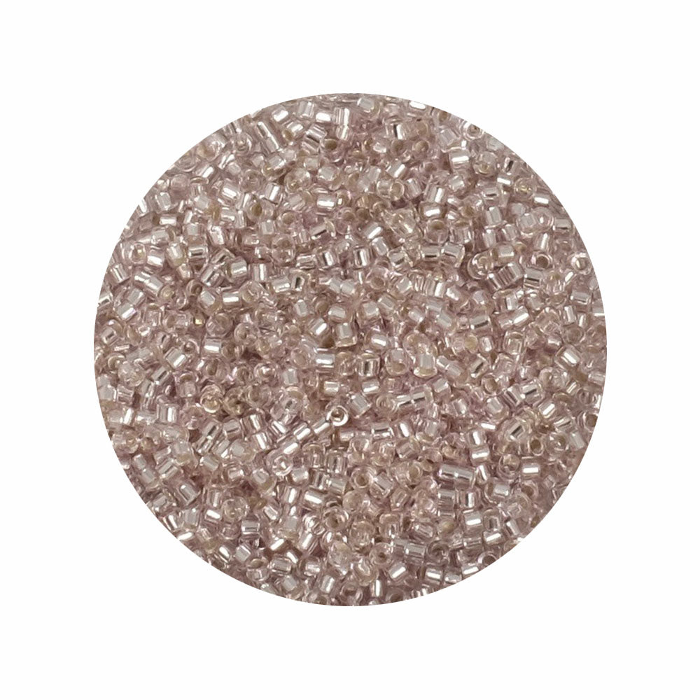 8 grammes de perles Miyuki Délica 11/0 Silver Lined Pale Blush DB1433.