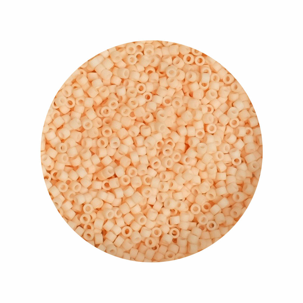 Perles Miyuki Délica 11/0 couleur pêche clair opaque mat.