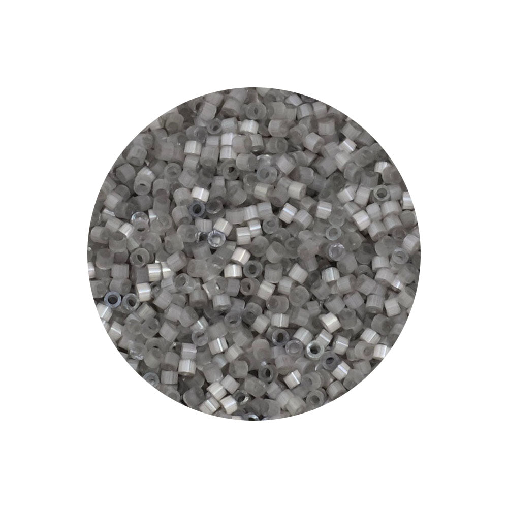 8 grammes de perles Miyuki Délica 11/0 Dyed Smoke Grey Satin Silk DB1817