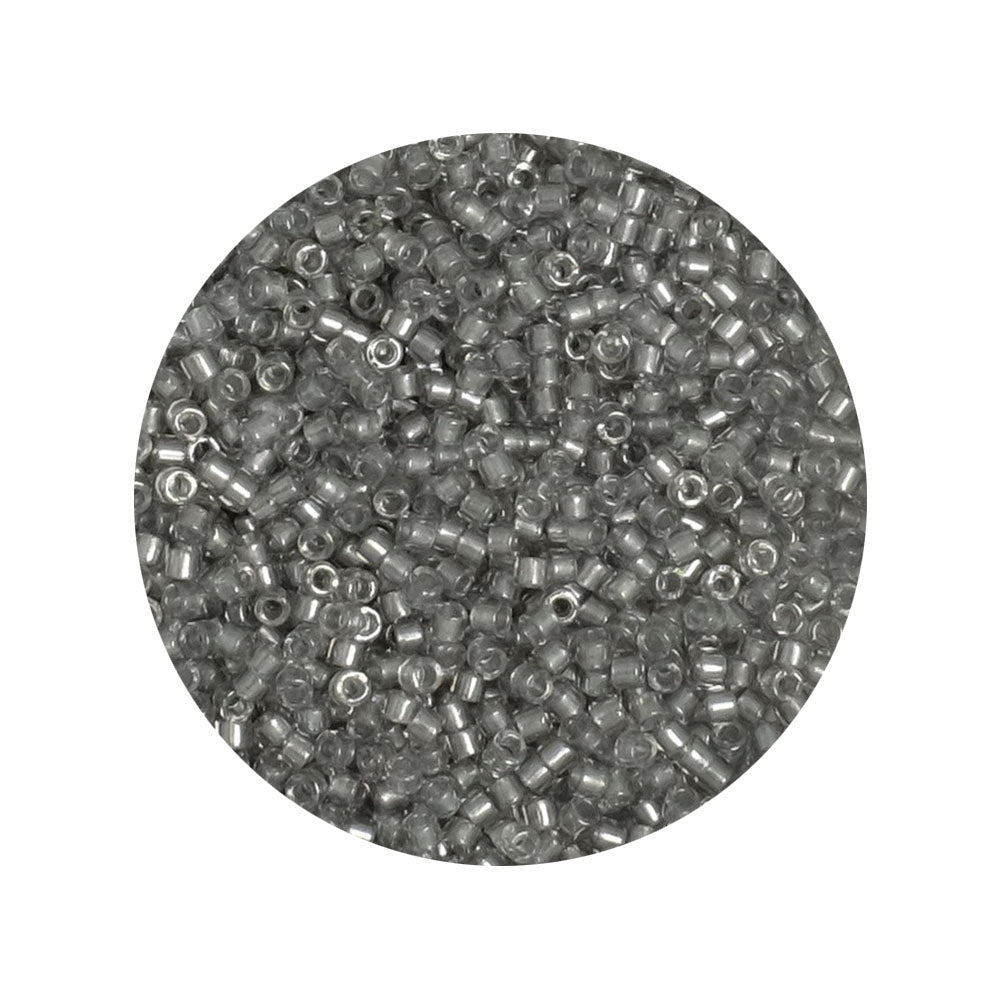 Perles Miyuki Délica 11/0 cylindriques argentées.