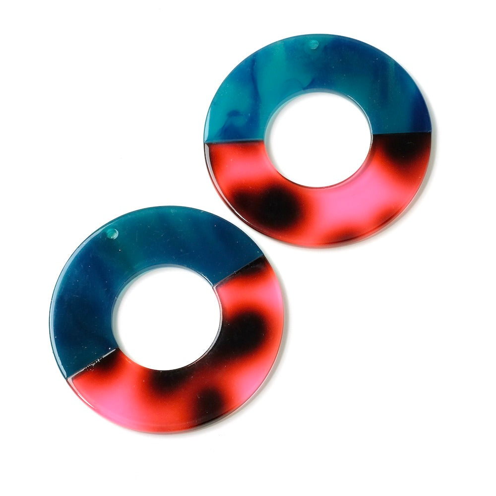 2 pendentifs Ronds en acétate Fuchsia/Bleu Paon