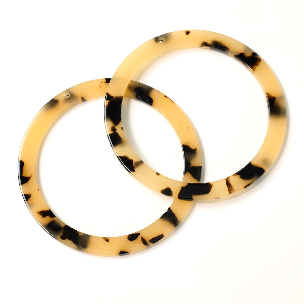 2 pendentifs anneaux disques en acétate beige