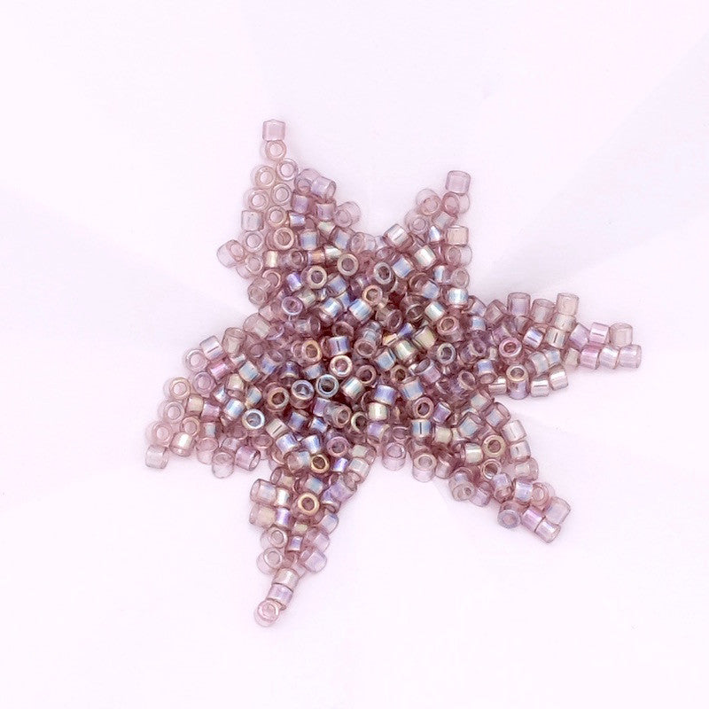 8 grammes de perles Miyuki Délica 11/0 Transparent Lilac AB N°0173