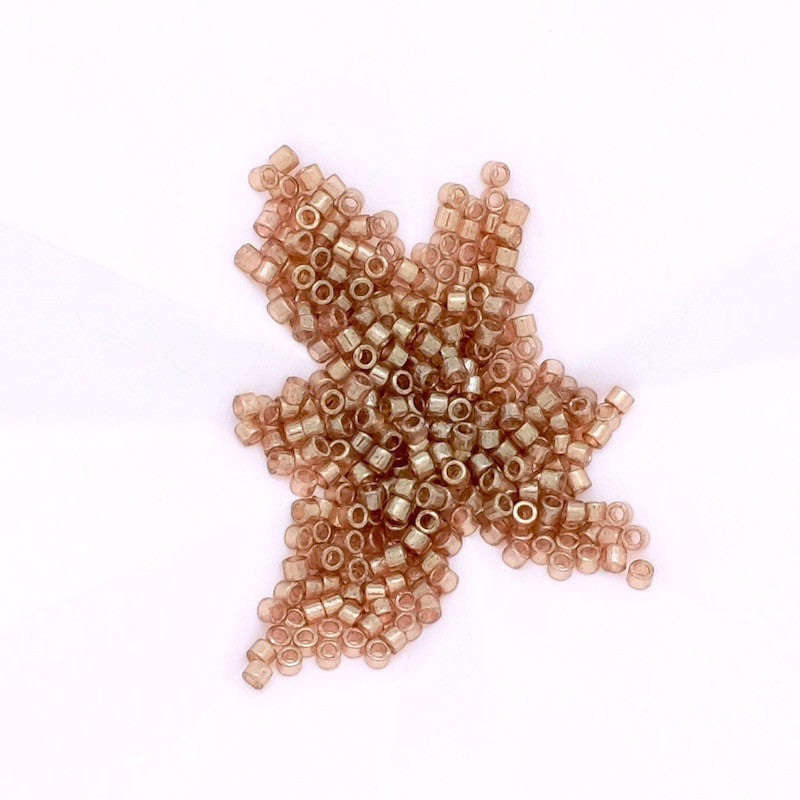 8 grammes de perles Miyuki Délica 11/0 Gold rose luster N°0102