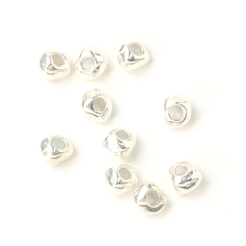 10 perles pépites 4mm en métal Argenté