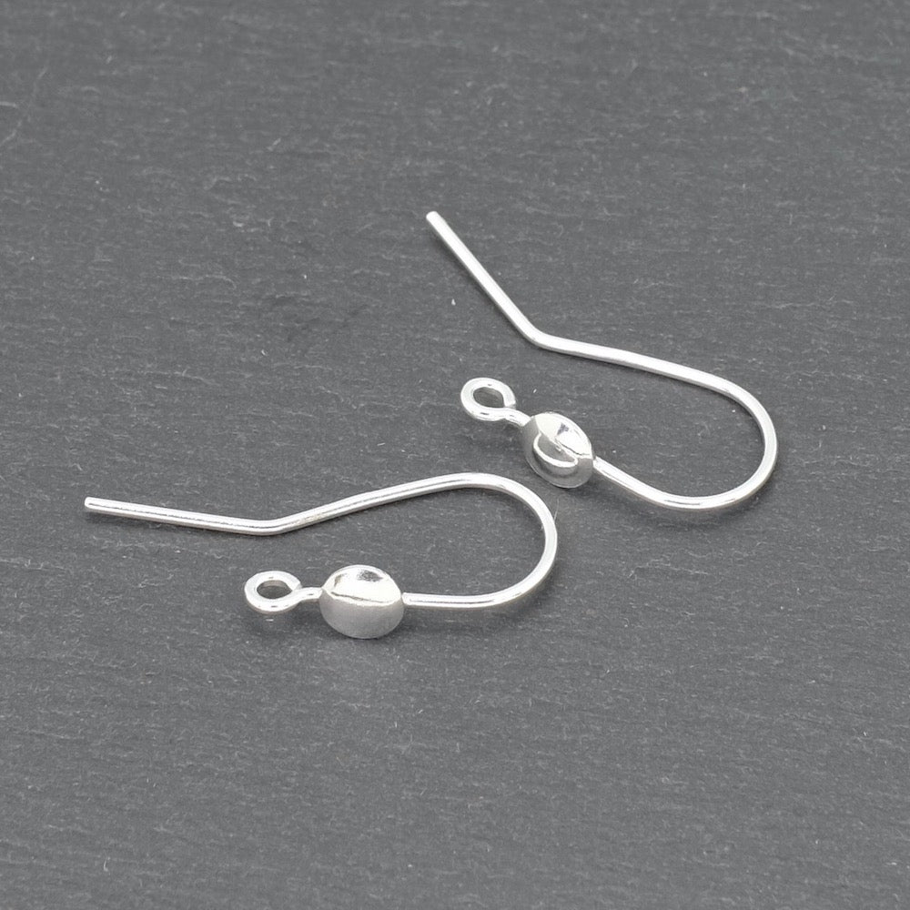 2 crochets de boucles d'oreilles en argent massif 925 avec une petite boule.