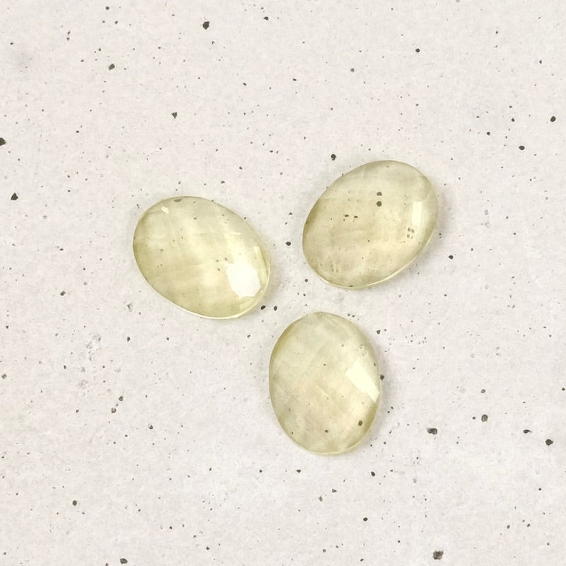 Cabochon pierre naturelle Ovale facetté 6 x 8mm Lemon green gold