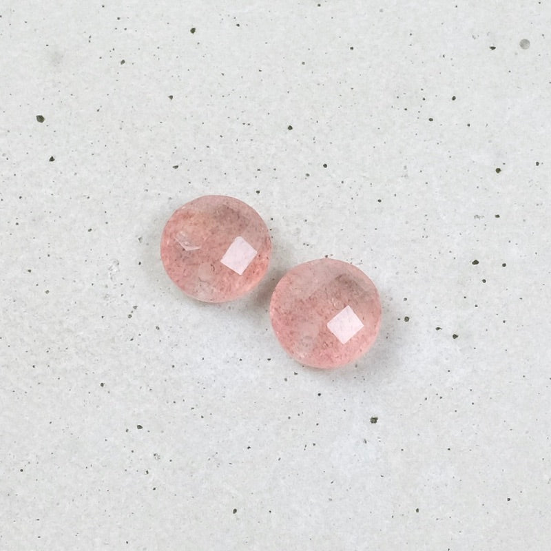 Pendentif rond facetté 8mm en  pierre naturelle Quartz fraise
