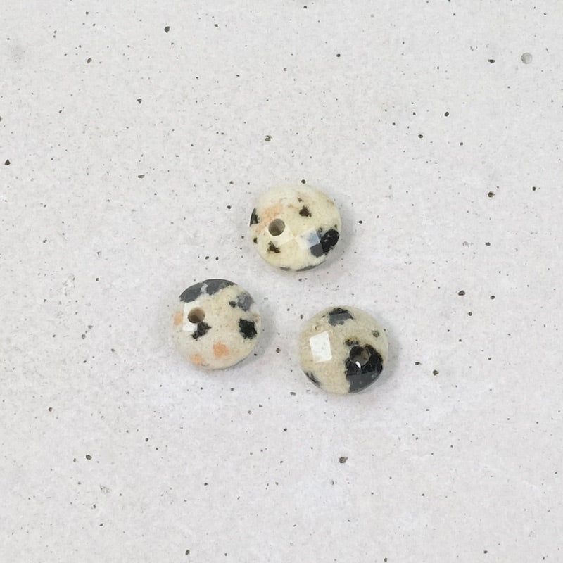 Pendentif rond facetté 6mm en pierre naturelle Jaspe dalmatien