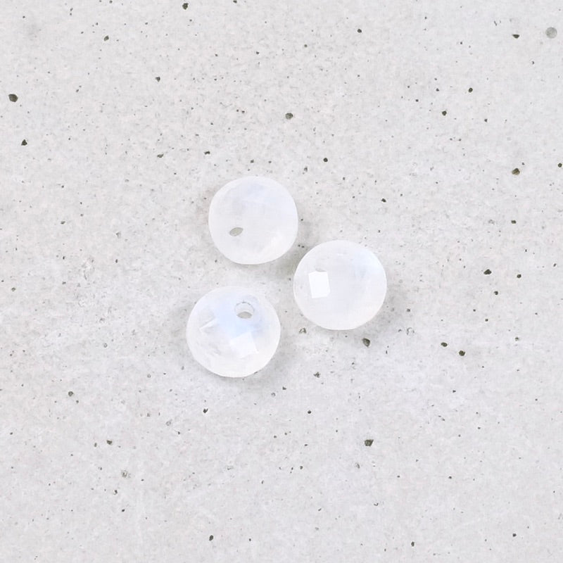 Pendentif rond facetté 6mm en pierre naturelle Pierre de lune