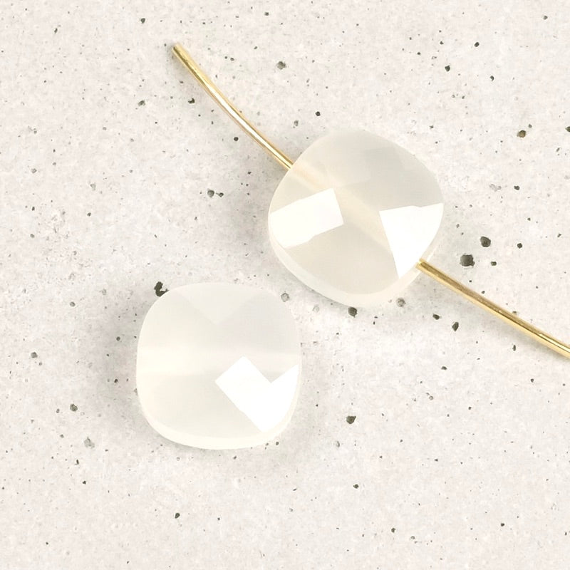 Perle naturelle carrée 10mm taille coussin en Onyx blanche