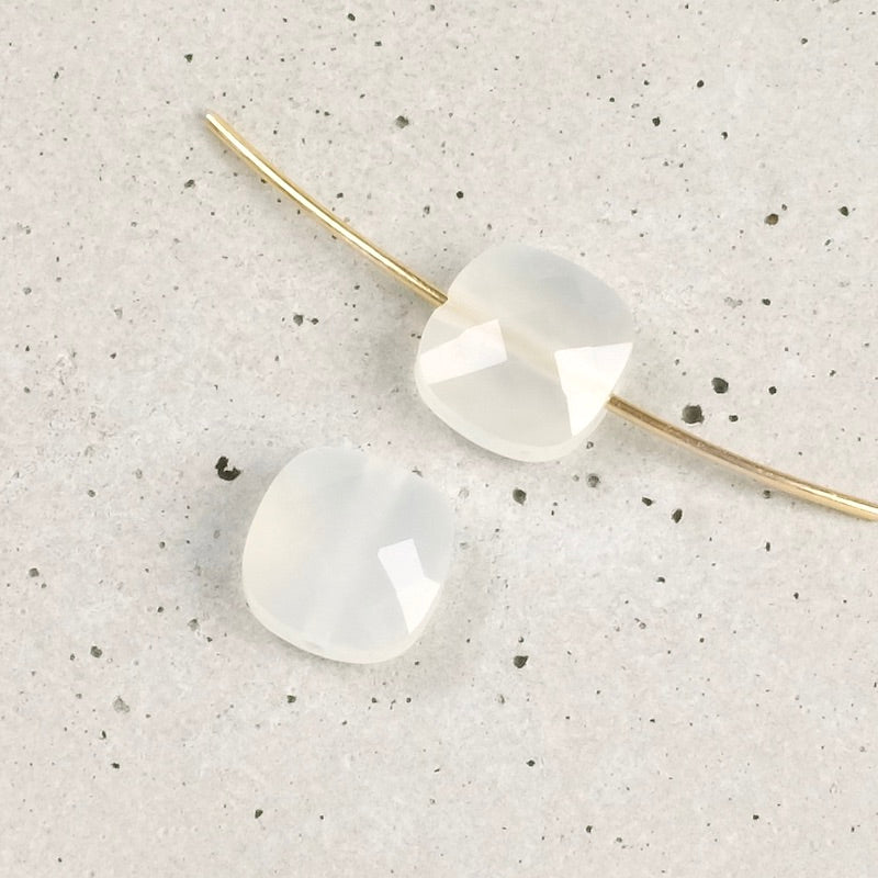 Perle naturelle carrée 8mm taille coussin en Onyx blanche