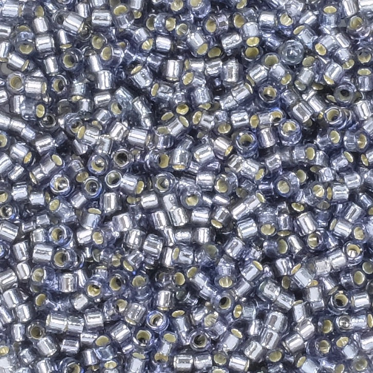 8 grammes de perles Miyuki Délica 11/0 Duracoat Silver Lined Dyed Prussian Blue DB2167