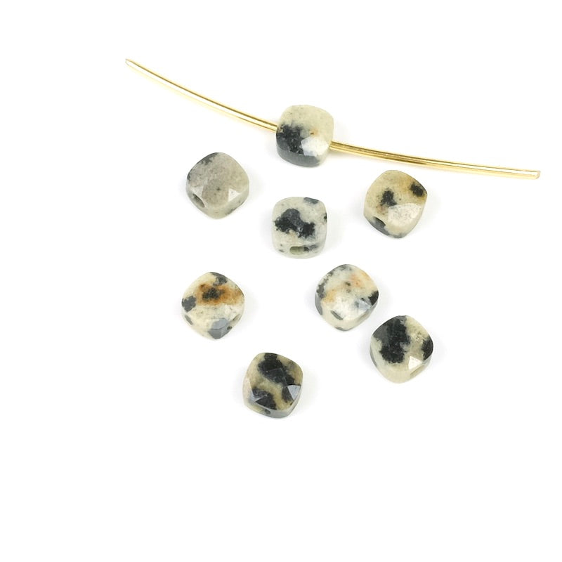 Perle naturelle carrée 4mm taille coussin en Jaspe Dalmatien