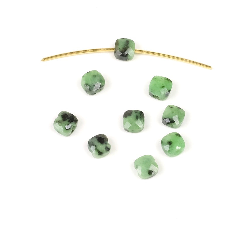 Perle naturelle carrée 4mm taille coussin en Rubis sur Zoïsite Anyolite