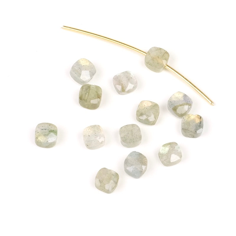 Perle naturelle carrée 4mm taille coussin en Labradorite