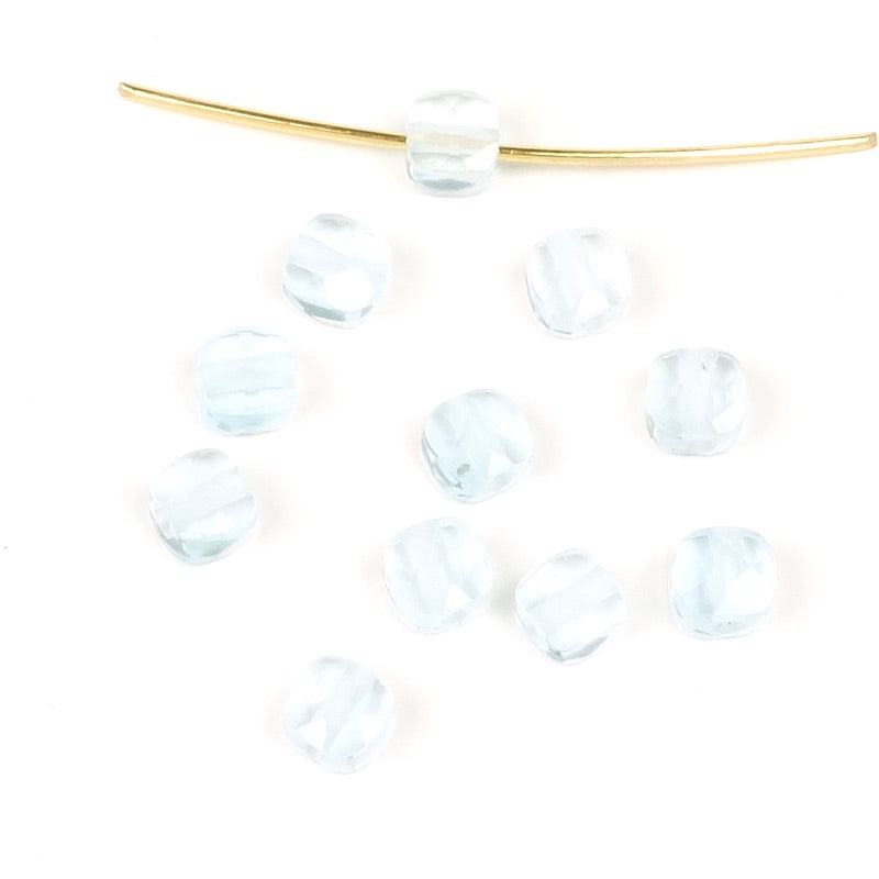Perle naturelle carrée 4mm taille coussin en Topaze bleu ciel