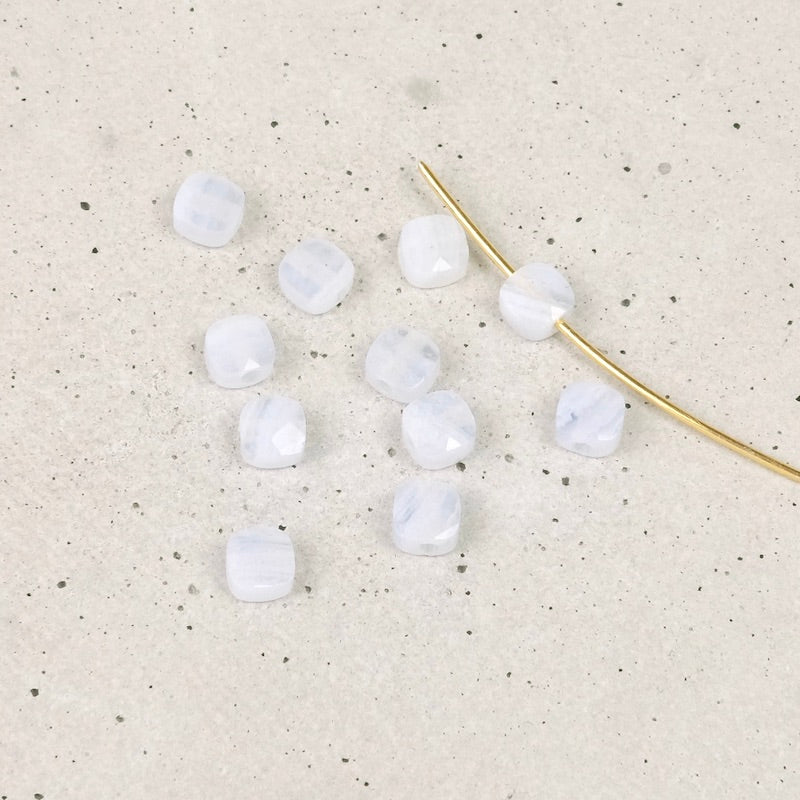 Perle naturelle carrée 4mm taille coussin en Agate dentelle bleue