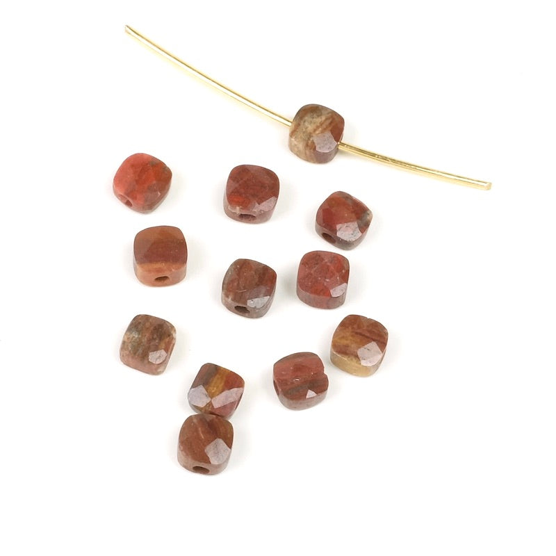 Perle naturelle carrée 4mm taille coussin en Jaspe rouge