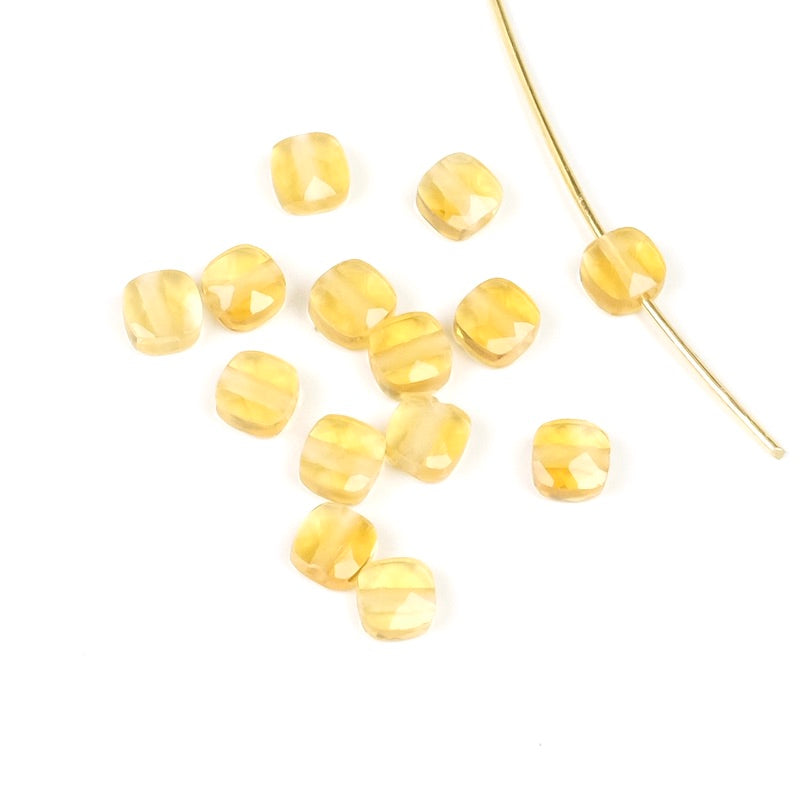 Perle naturelle carrée 4mm taille coussin en Citrine