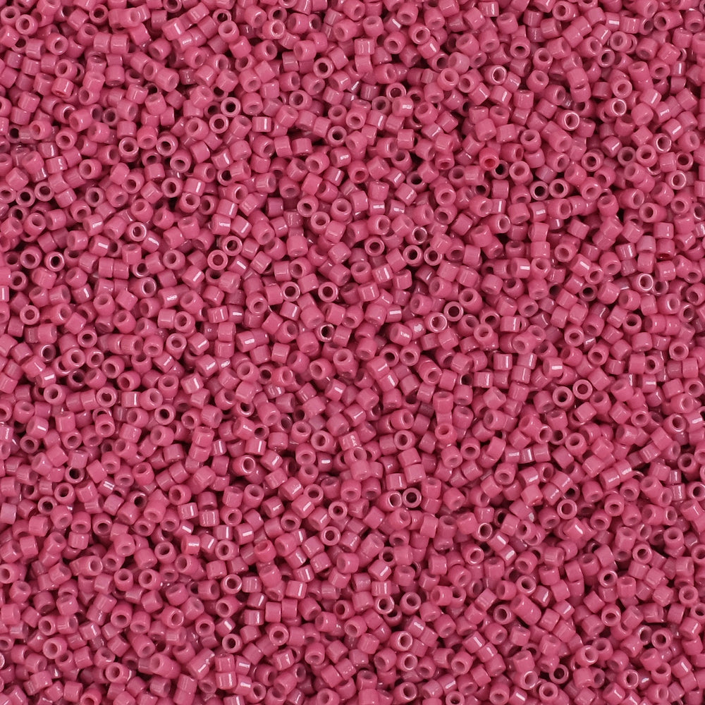 8 grammes de perles Miyuki Délica 11/0 Duracoat Opq Dyed Cherry Blossom DB2353