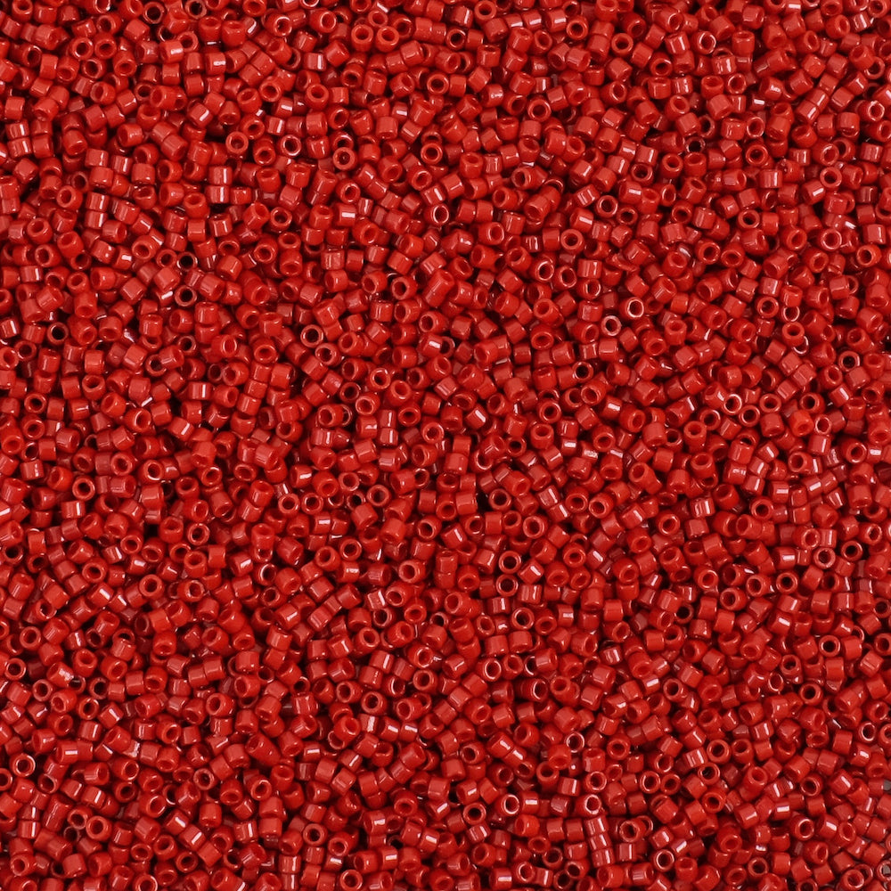 8 grammes de perles Miyuki Délica 11/0 Duracoat Opq Dyed Shanghai Red DB2354