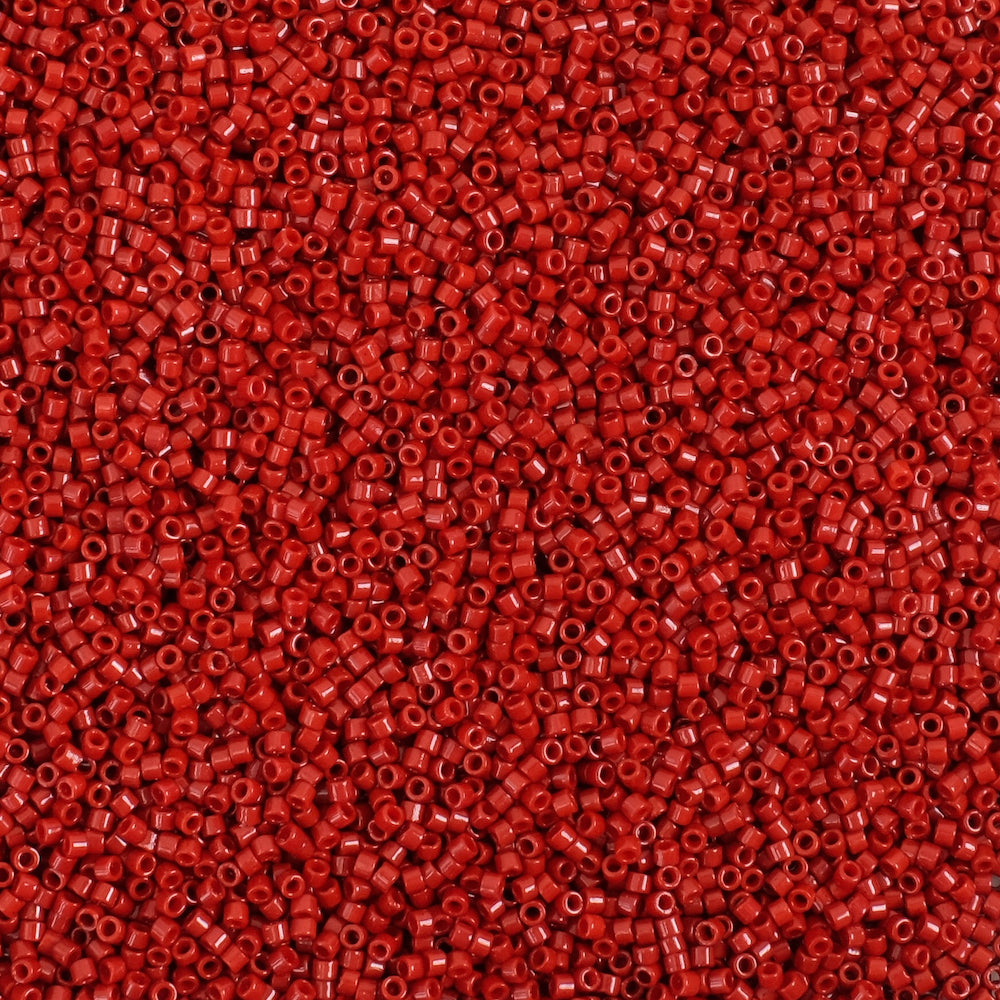 8 grammes de perles Miyuki Délica 11/0 Duracoat Opq Dyed Shanghai Red DB2354