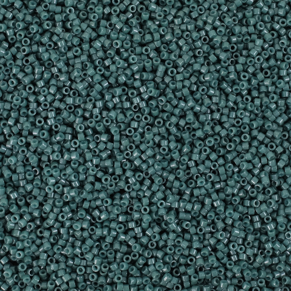 8 grammes de perles Miyuki Délica 11/0 Duracoat Opaque Dyed Evergreen DB2358