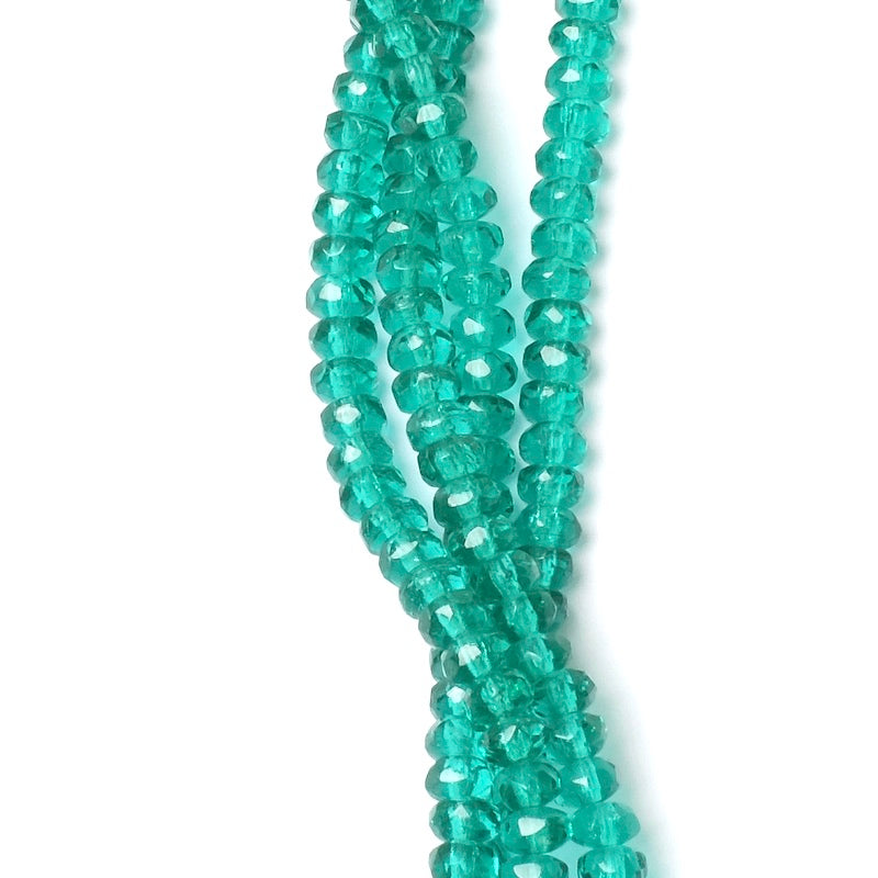 Fil de perles de Bohème facettées vert émeraude transparent 2x4mm