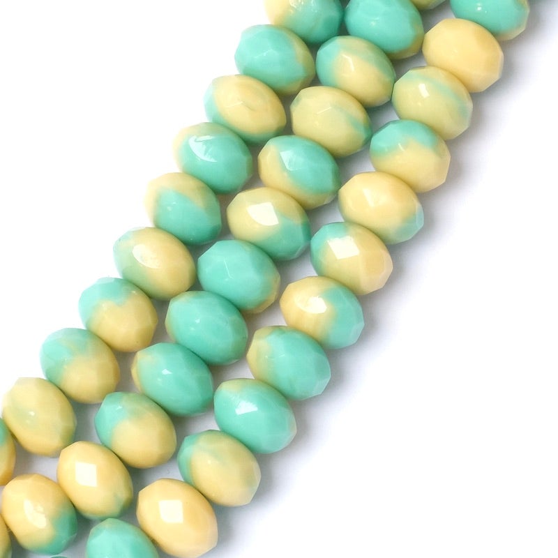 Fil de perles de Bohème facettées Turquoise et crème opaque 6x8mm