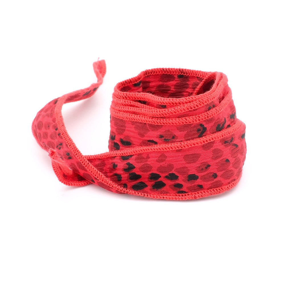 Ruban de soie N°42 imprimé serpent Rouge passion et noir pour créations Bijoux