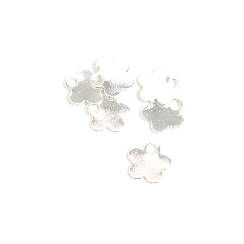 4 petits pendentifs fleurs en laiton argenté 925 Premium