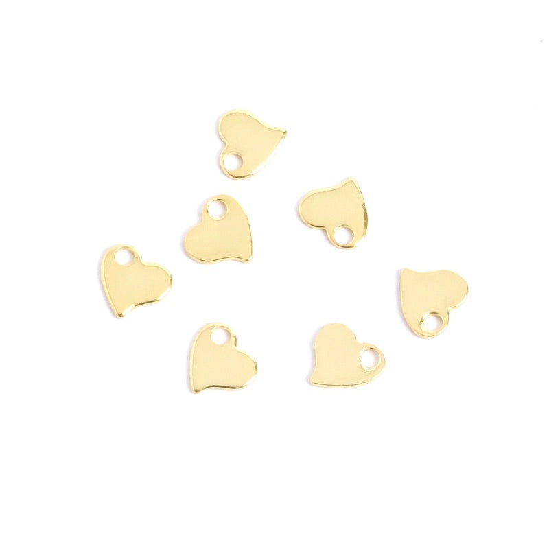 4 petits pendentifs coeurs en laiton doré à l&#39;or fin 24K