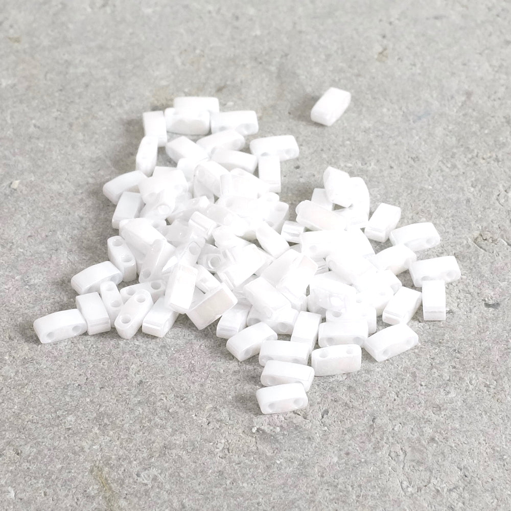 8 grammes de perles Miyuki Half Tila Beads HTL-420 White pearl Ceylon