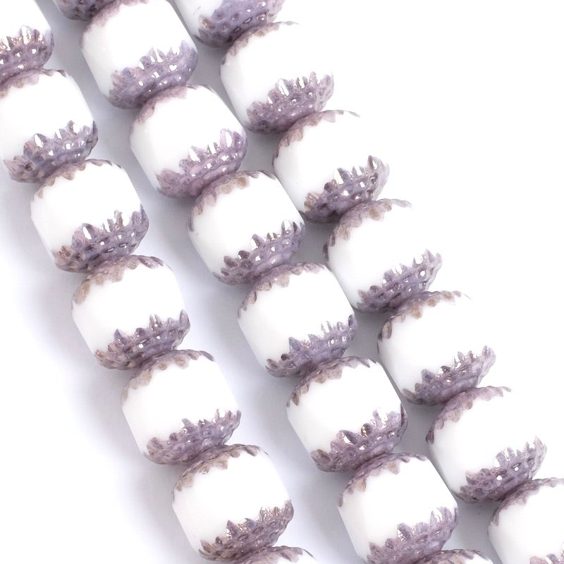 Fil de perles de Bohème baroque facettée 10mm blanc opaque et violet