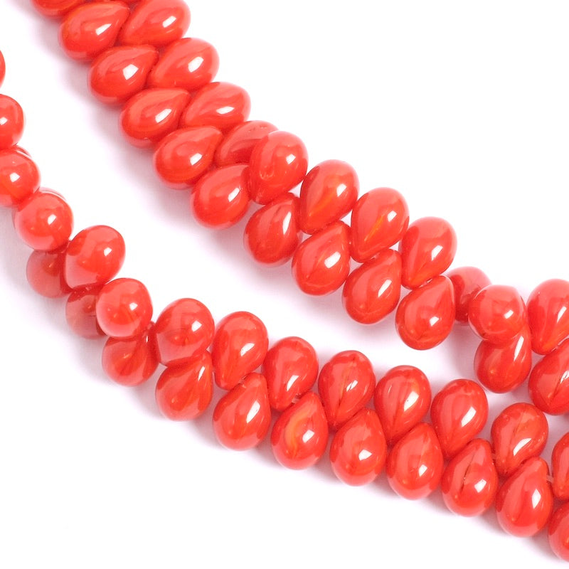 Fil de perles de Bohème gouttes 5x7mm rouge opaque