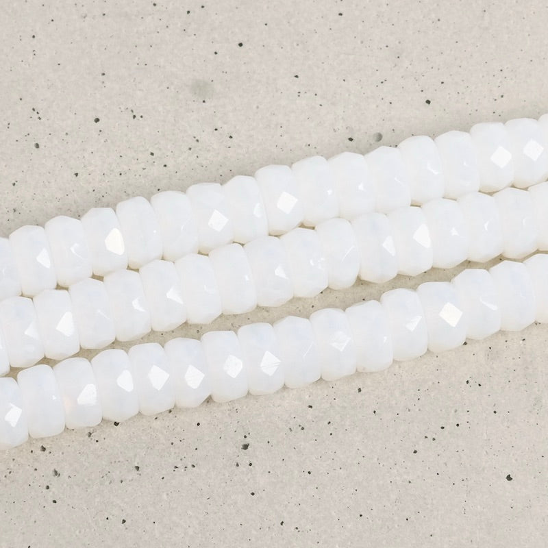 Fil de perles de Bohème rondelles facettées Blanc opaline 3x6mm