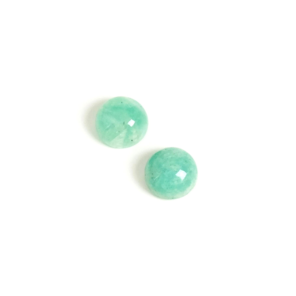 Deux cabochons ronds en amazonite naturelle de 7mm.