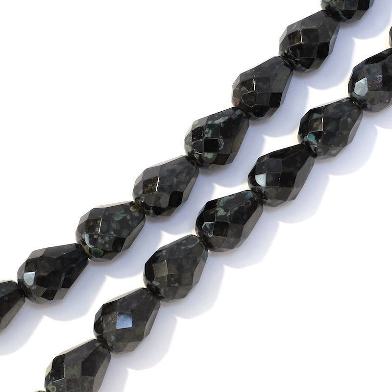 Fil de perles de Bohème gouttes 10x13mm noir moucheté