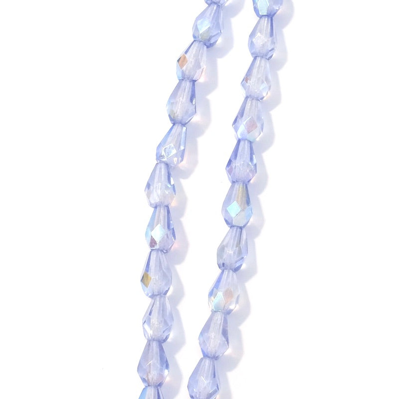 Fil de perles de Bohème gouttes 7x5mm bleu transparent irisé