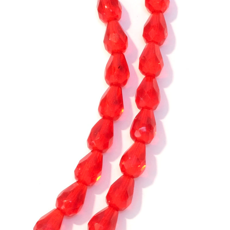 Fil de perles de Bohème gouttes 10x7mm rouge transparent